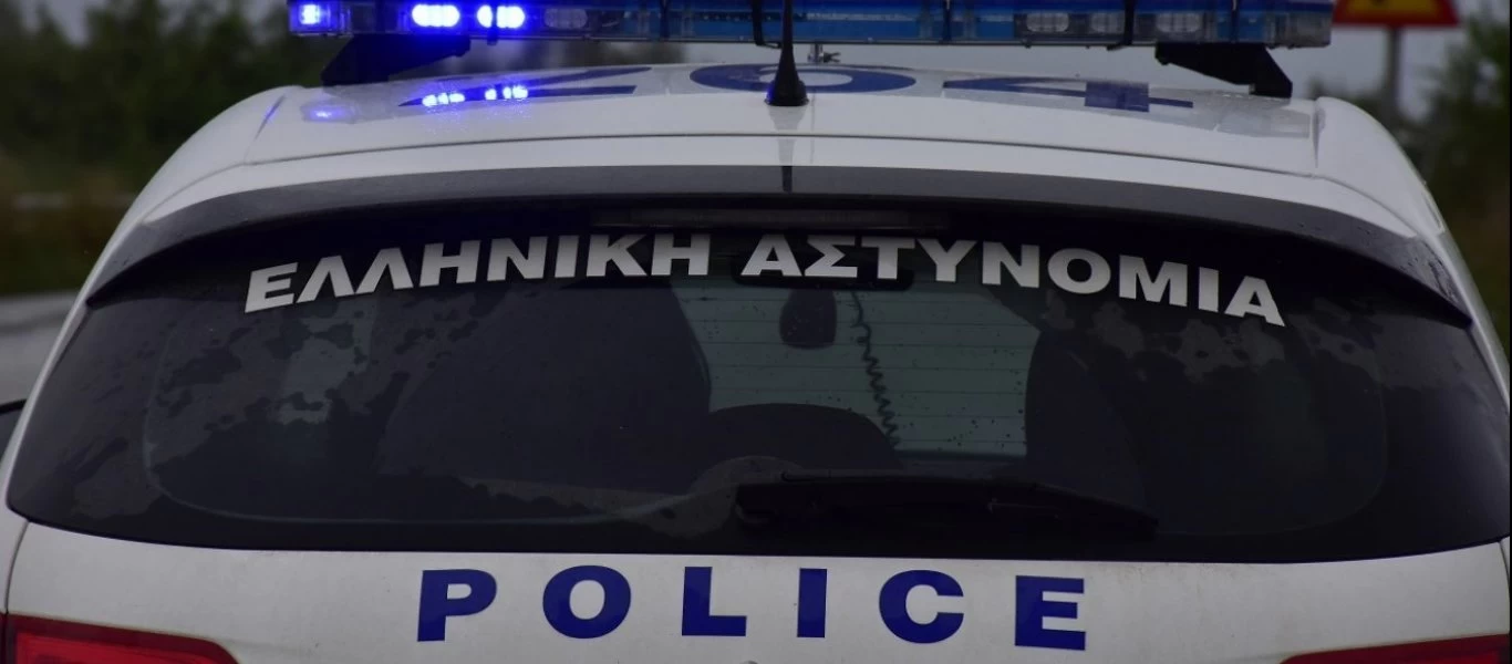Τροχαίο ατύχημα στα Ψαχνά Ευβοίας: Εγκλωβίστηκε ο οδηγός (βίντεο)